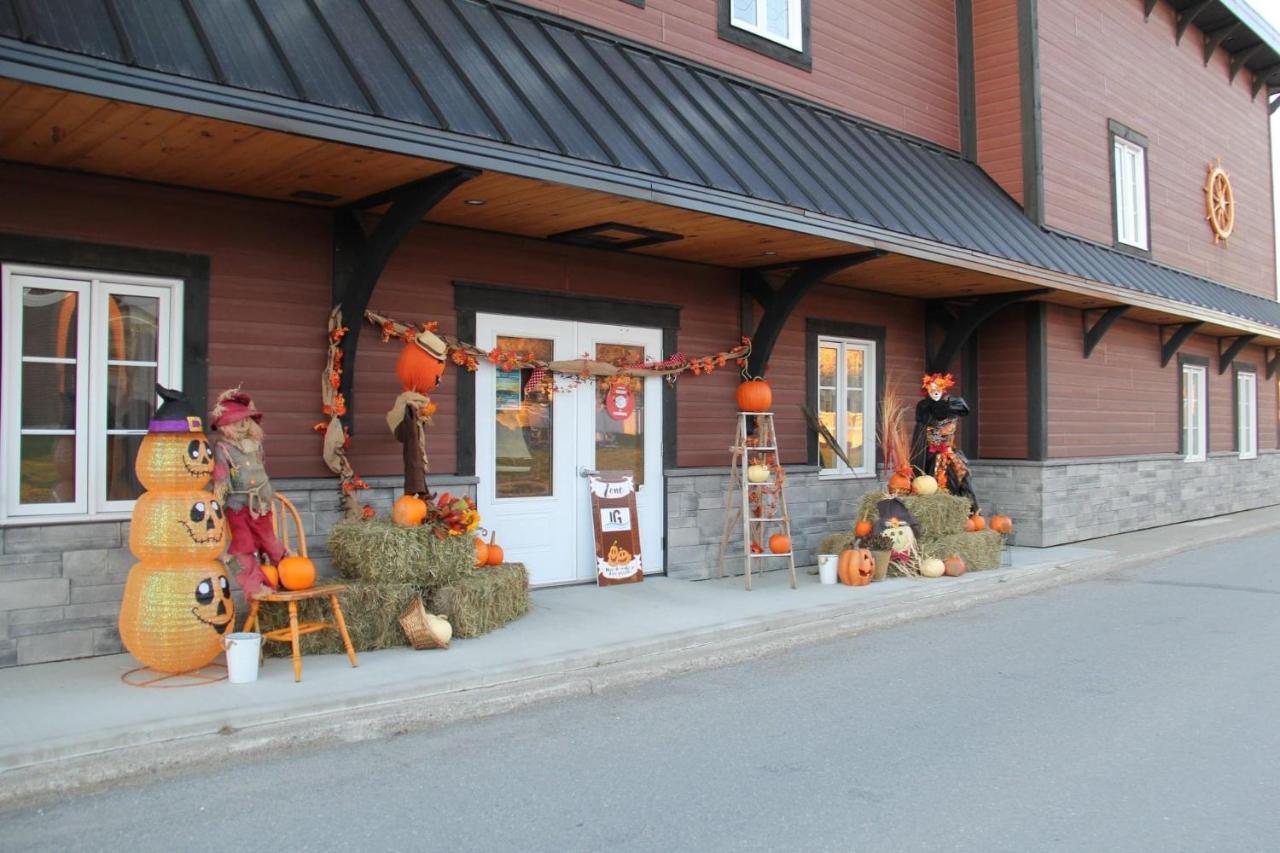 Auberge Du Vieux Faubourg Sainte Anne des Monts Exterior photo